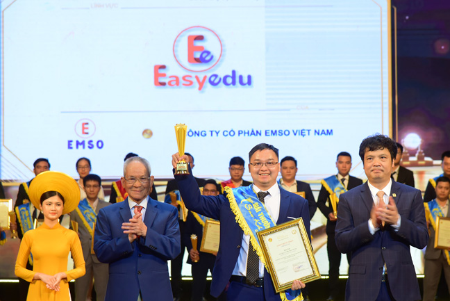 NỀN TẢNG EASY EDU – DẤU ẤN GIẢI THƯỞNG SAO KHUÊ 2022